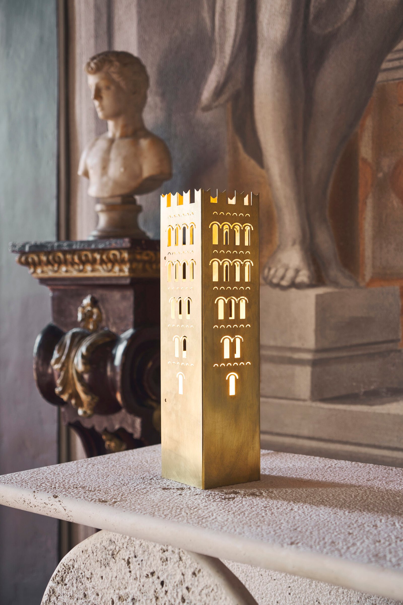 echi di luce - lampada in ottone dorato